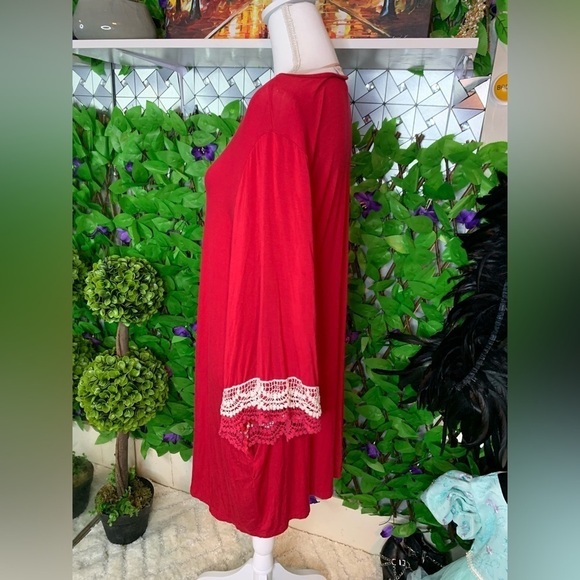 Elegant Red Midi Dress with Lace Trim - Picture 3 of 12